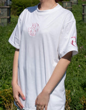 Load image into Gallery viewer, Yae Miko White Over-Sized T-Shirt
